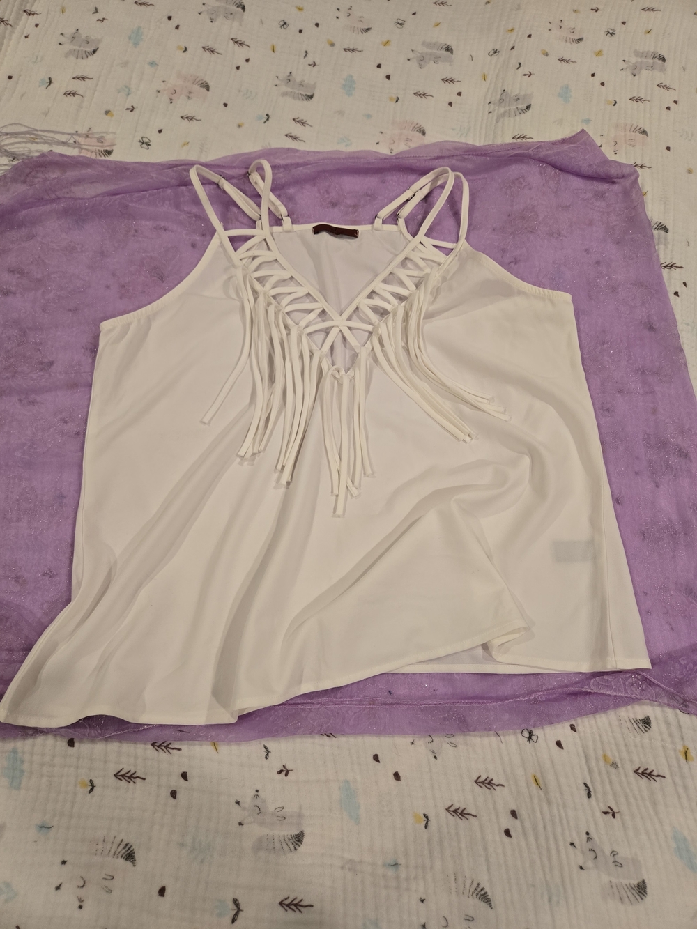 *Red by BKE* Women's White Fringe V-Neck Spaghetti Strap Camisole